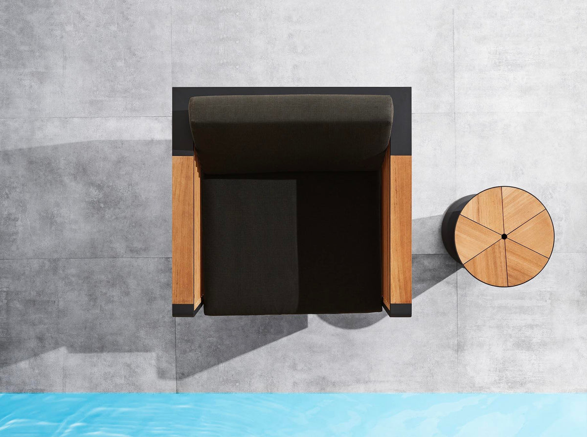 Cofy aluminum and teak swivel armchair – shown outdoors (4)