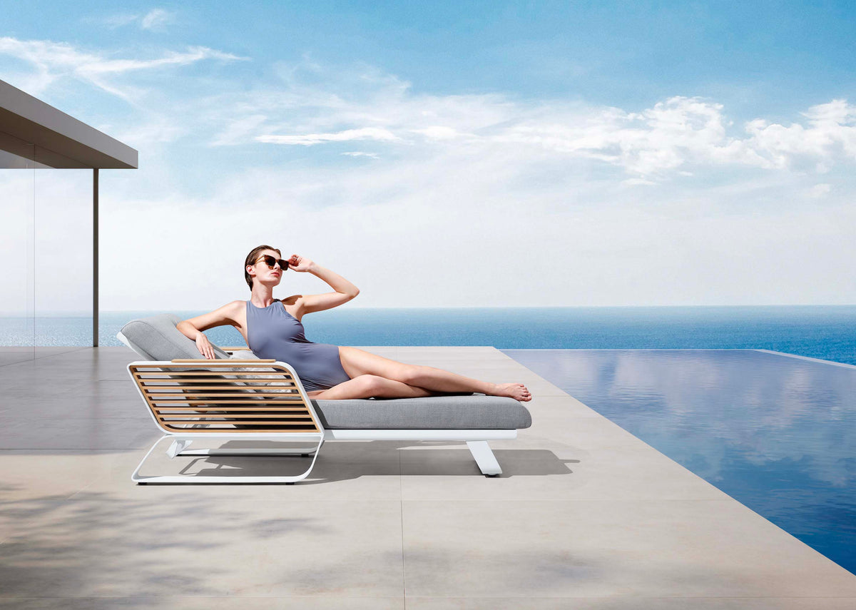 Aily aluminum and teak chaise lounge – shown outdoors (4)