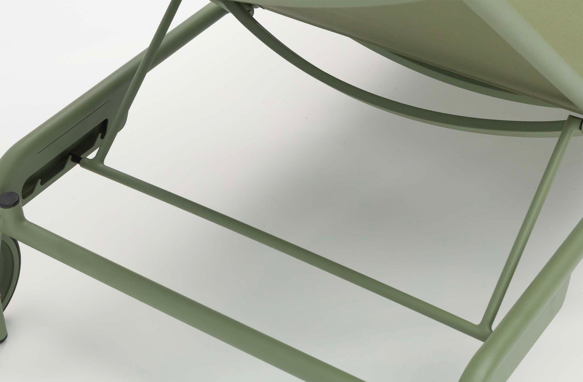 Sunny green aluminum and textilene chaise lounges, set of 2 – close-up detail
