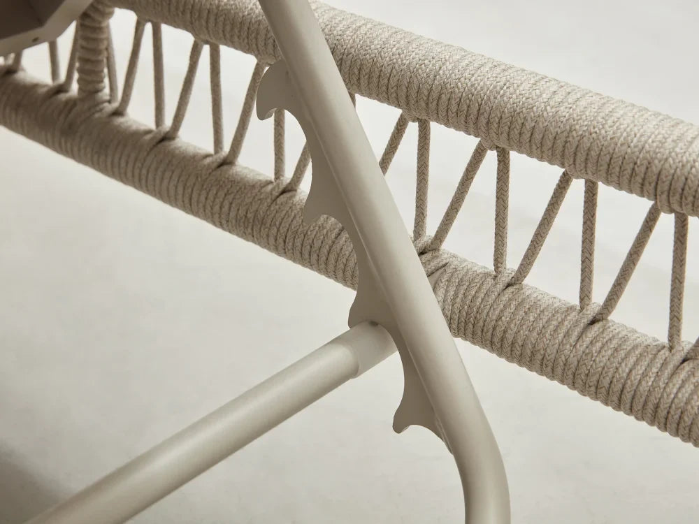 Rose rope and aluminum chaise lounge with pink cushion – close-up detail (2)