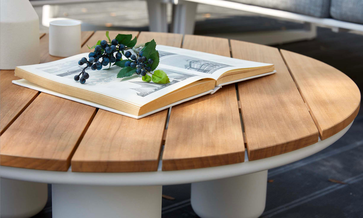 Iris small round aluminum and teak outdoor coffee table – close-up detail