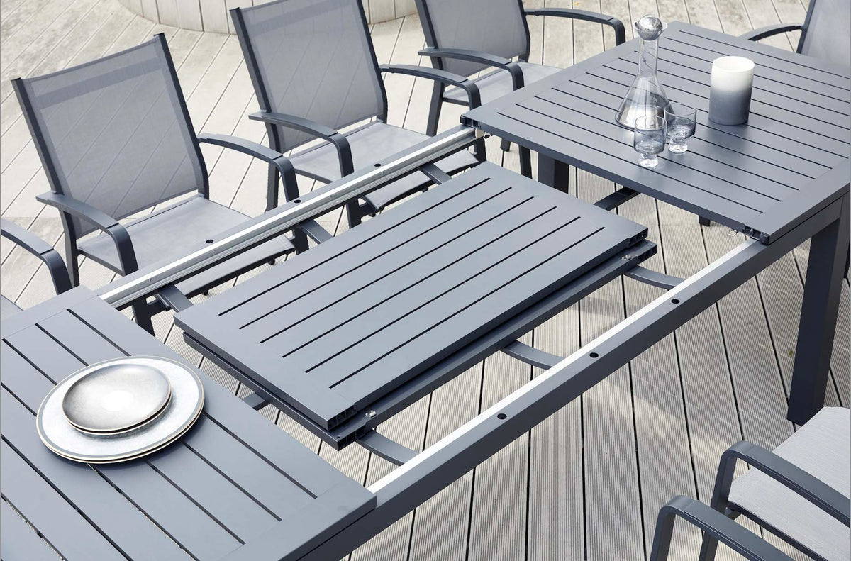 Filly extendable anthracite aluminum outdoor dining table – close-up detail (4)