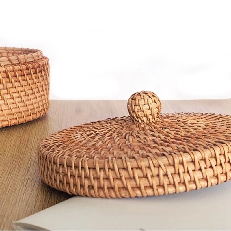 Handwoven golden rattan cookie box with a fitted lid – close-up detail