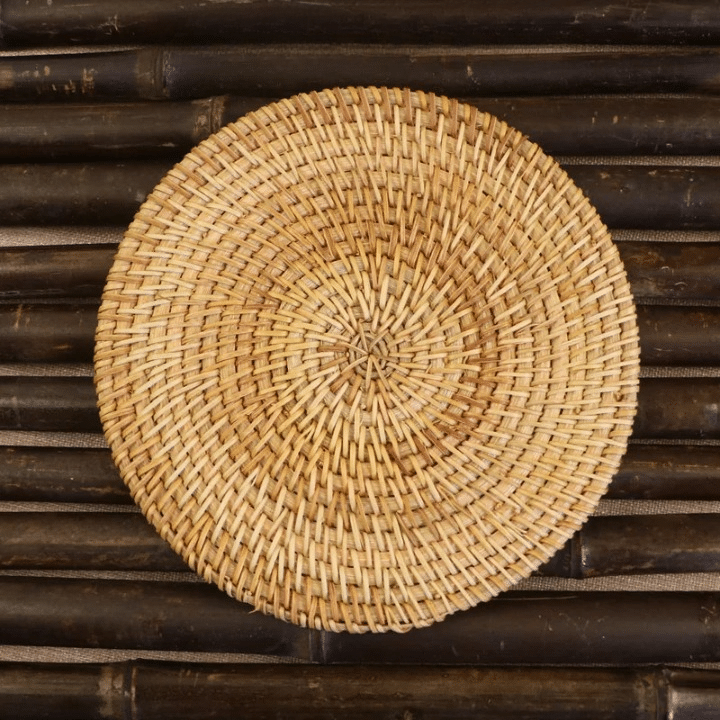 Round pastoral handmade rattan placemat – close-up detail