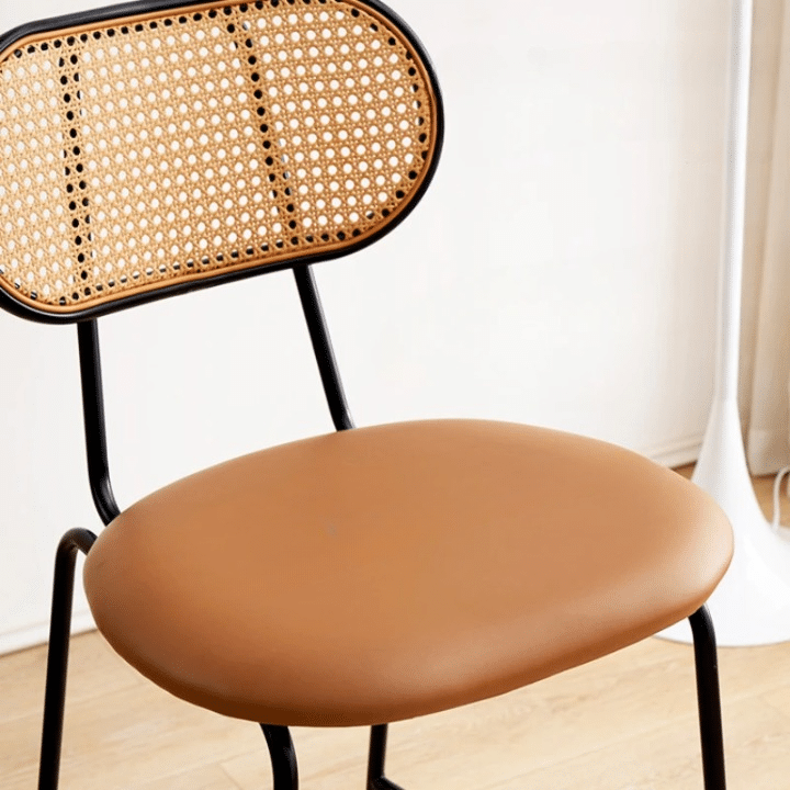 Hand-braided rattan bar stool with an embossed leather seat – close-up detail