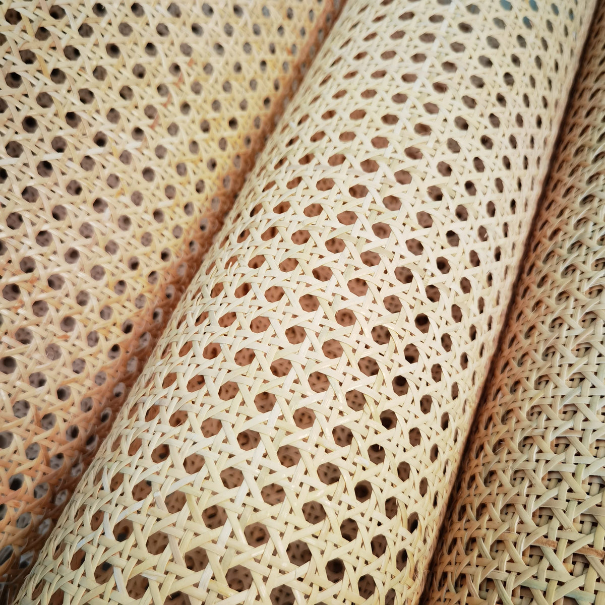 Bleached round mesh rattan cane webbing roll – close-up detail (3)
