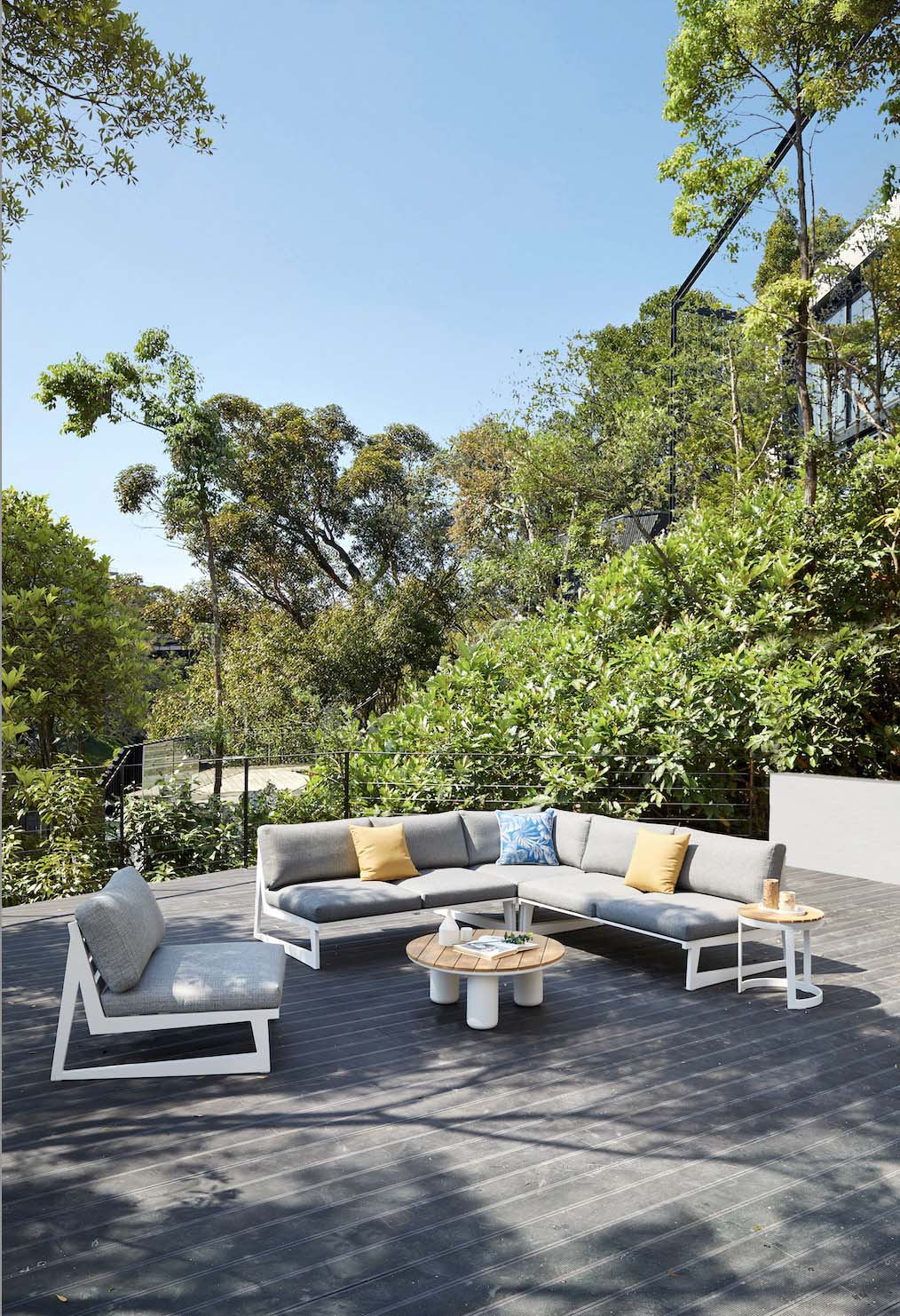Leo 7-seat white aluminum L-shaped outdoor sectional with gray cushions – shown outdoors (4)