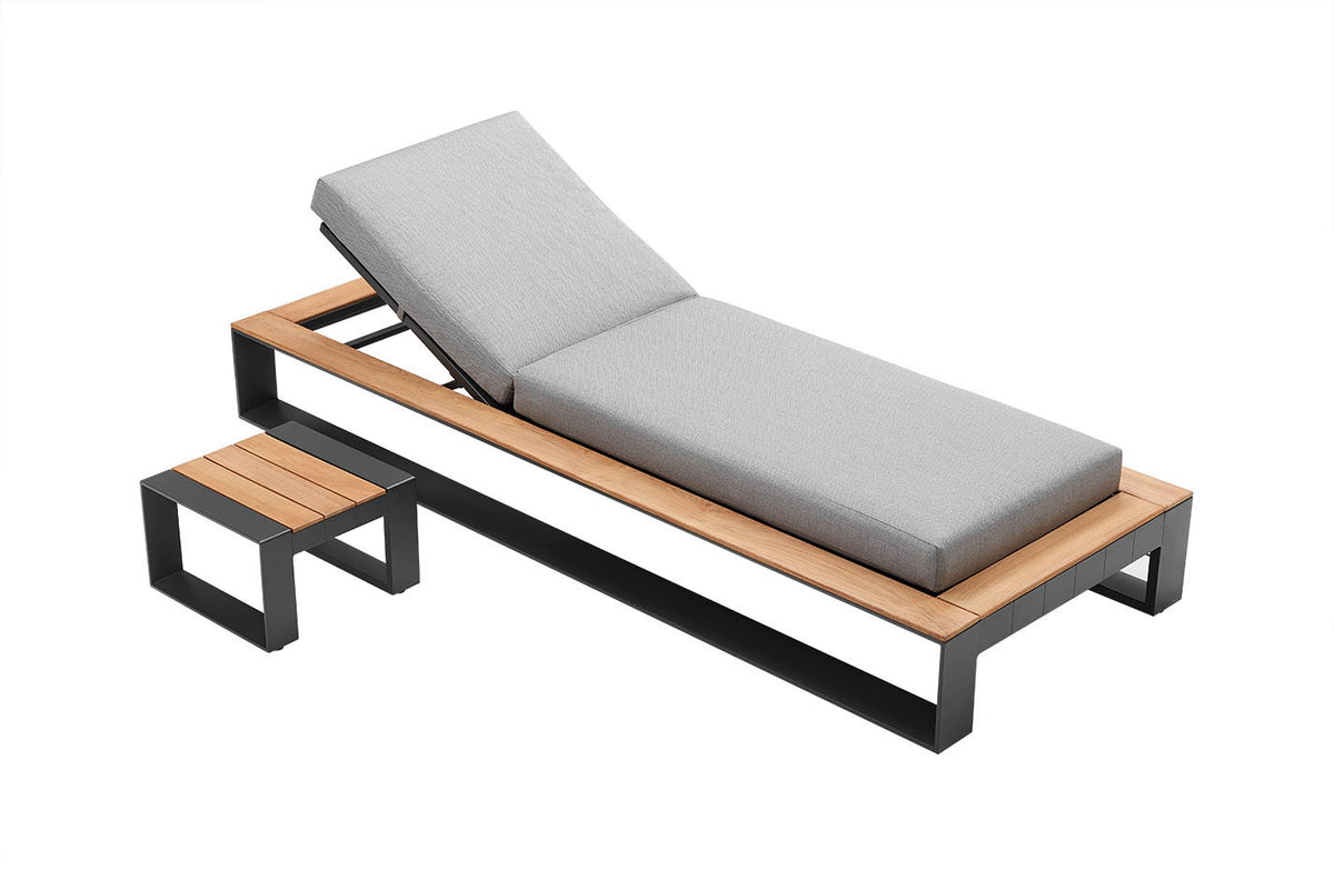 Sofy aluminum chaise lounge with teak armrests and side table