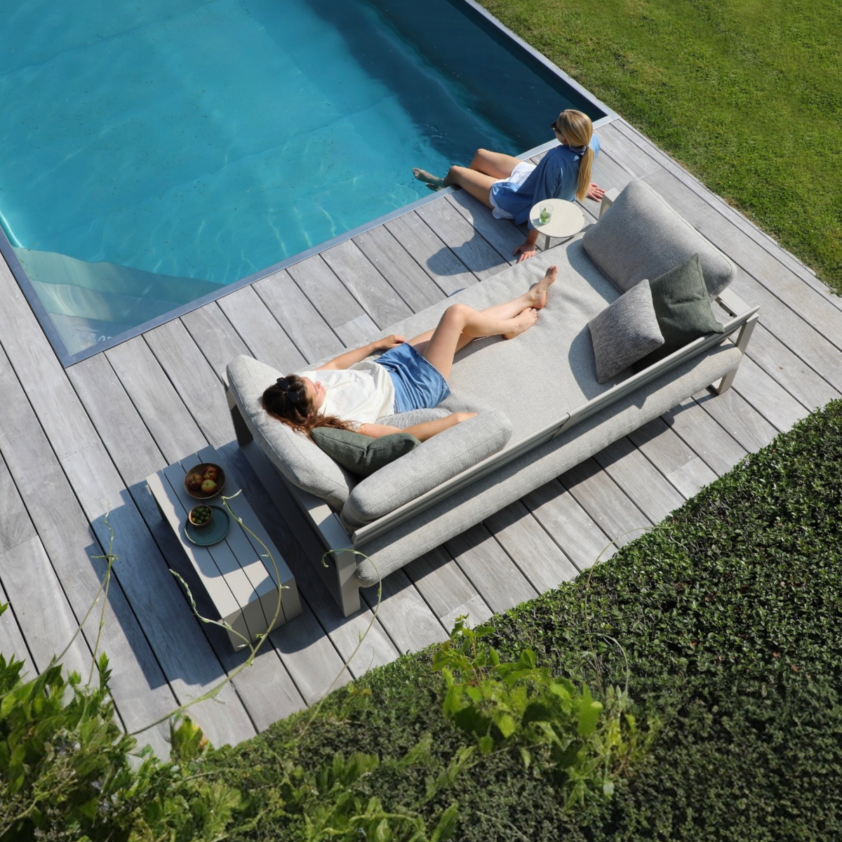Mael convertible aluminum outdoor sofa daybed – shown outdoors