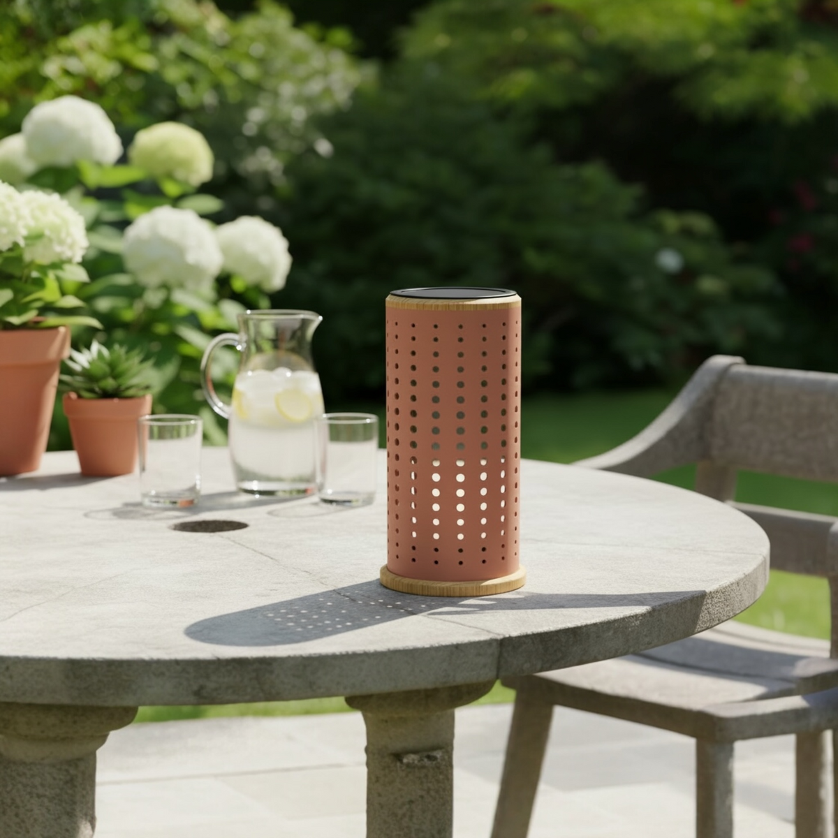 Arlo red aluminum solar lamp – shown outdoors