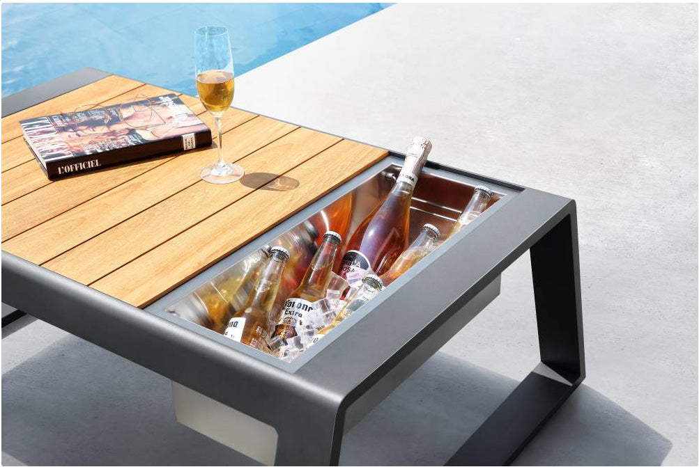 Cofy 2-seat aluminum and teak outdoor loveseat – close-up detail (2)