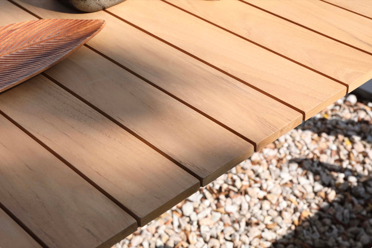 Como black aluminum and teak outdoor dining table, 240 cm – close-up detail (2)