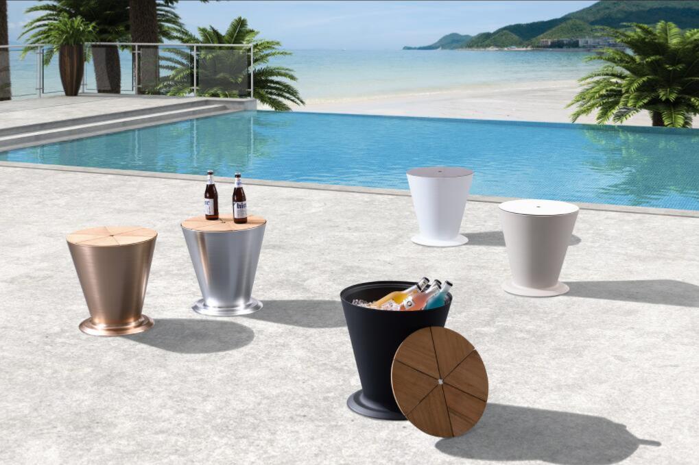 Cofy aluminum and teak swivel armchair – shown outdoors (5)