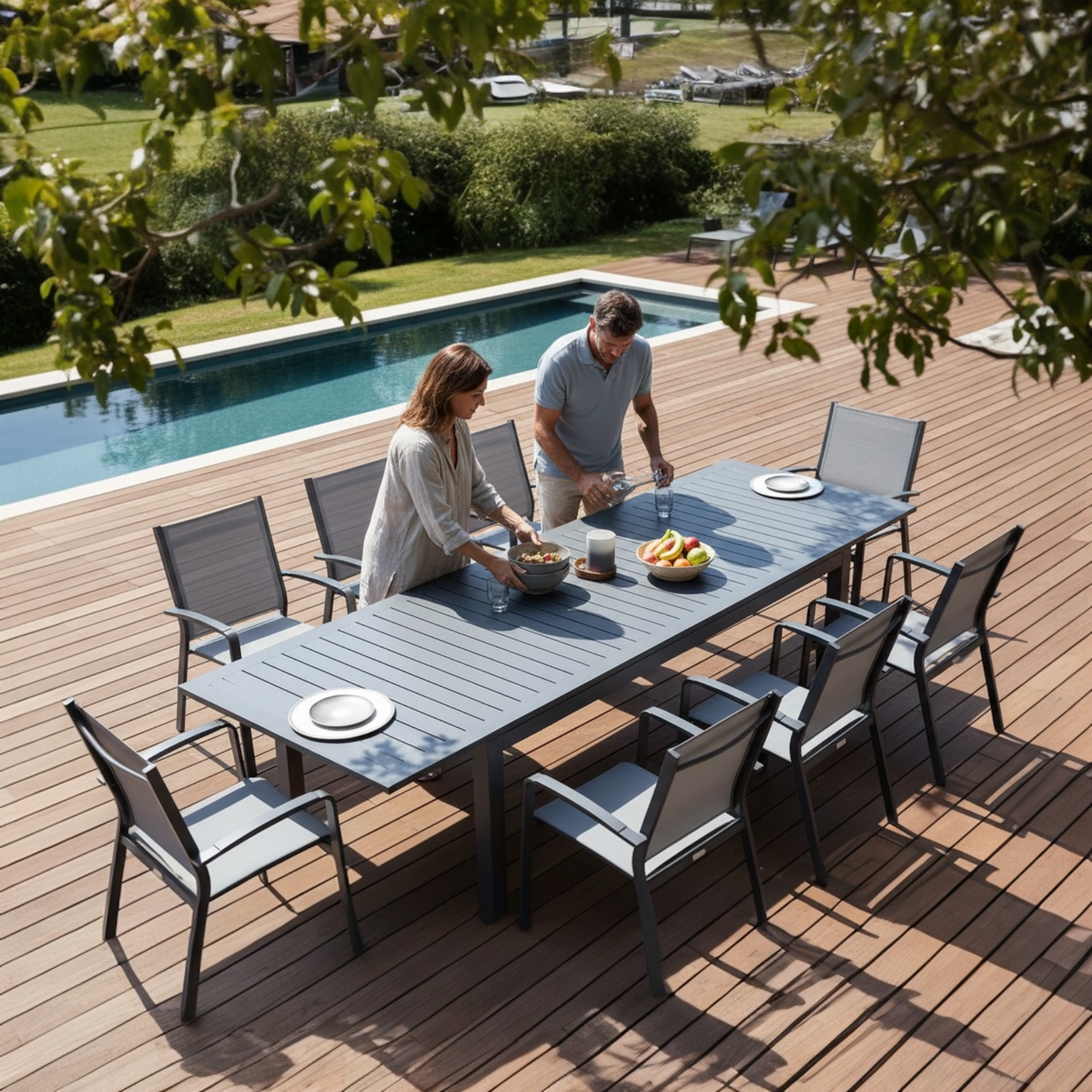 Filly extendable anthracite aluminum outdoor dining table – shown outdoors (2)