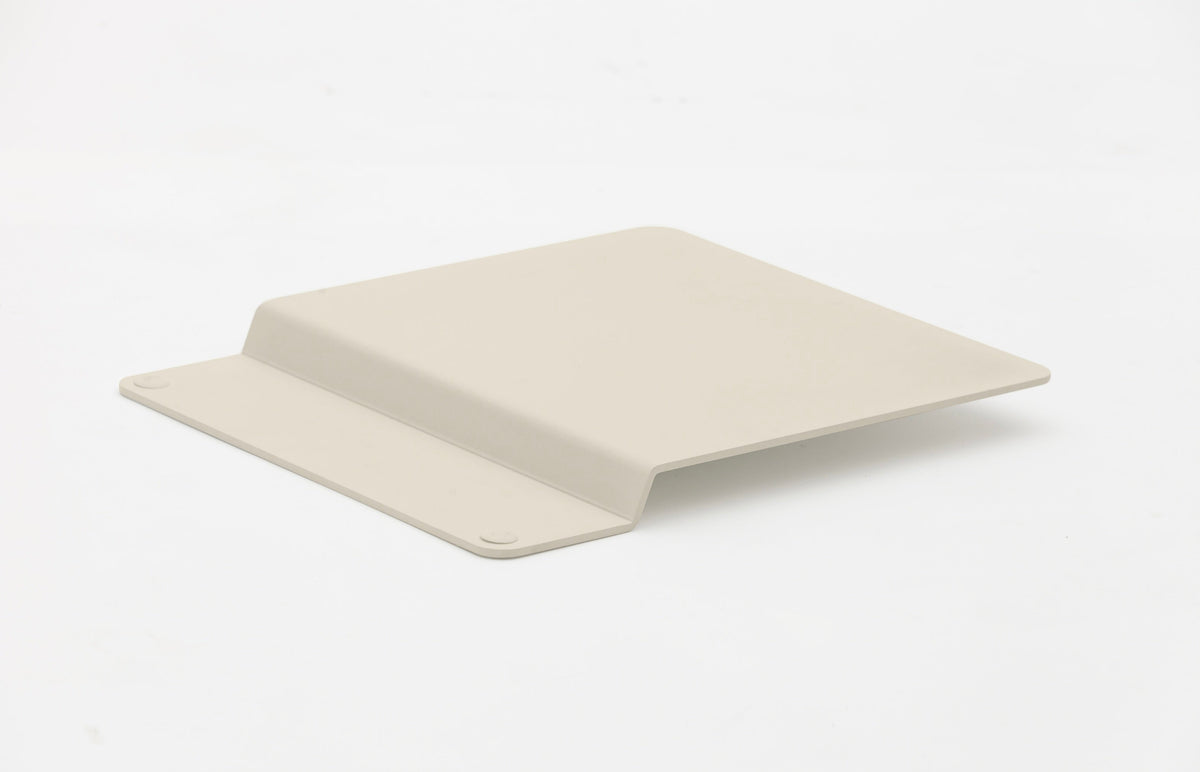 Beige small tray for the Niri beige aluminum chaise lounge with gray cushion – another view