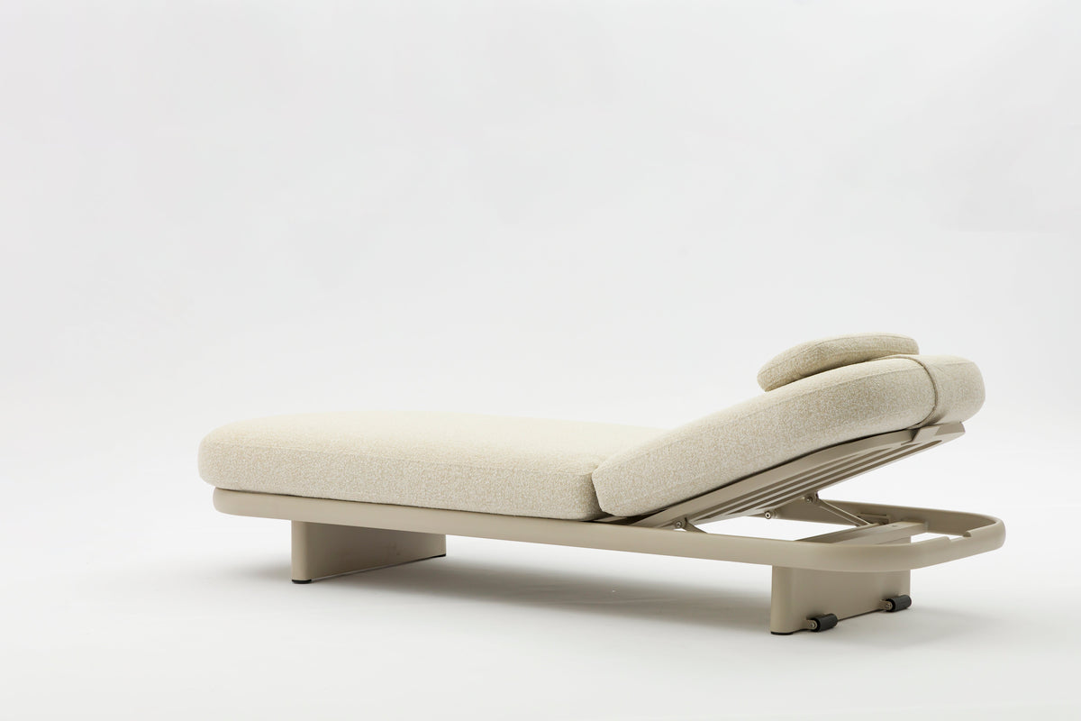 Rosa beige padded aluminum chaise lounge – another view
