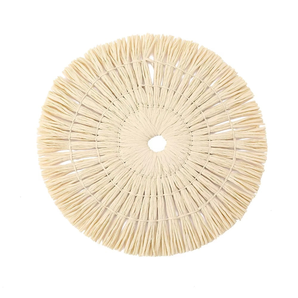 Pastoral straw-look placemat with free-form curves