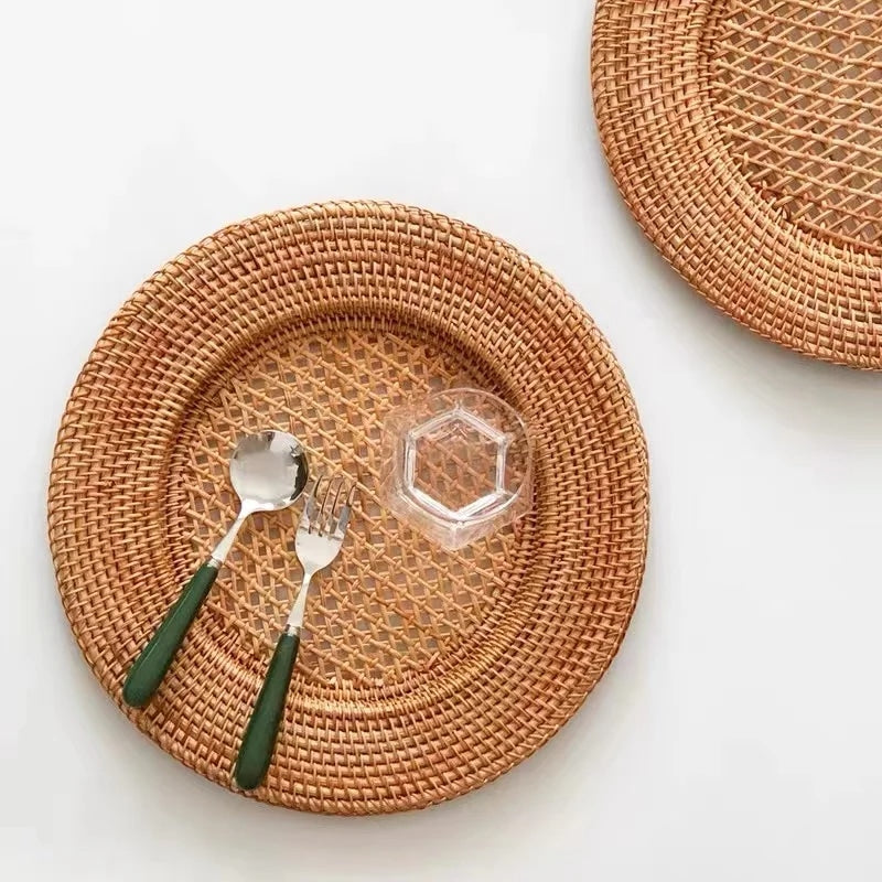 Round wooden charger plate with a rattan-look ribbed texture – shown in a room setting