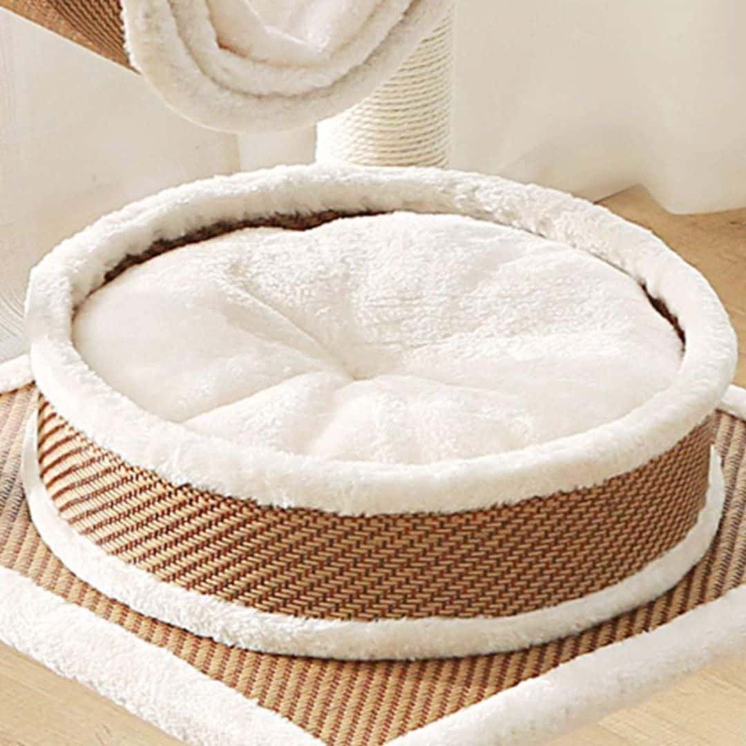 Rattan cat tower with soft fleece lining – close-up detail